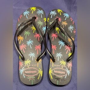 Black Havaianas with Multi Colored Palm Trees Size 11/12 Flip Flop